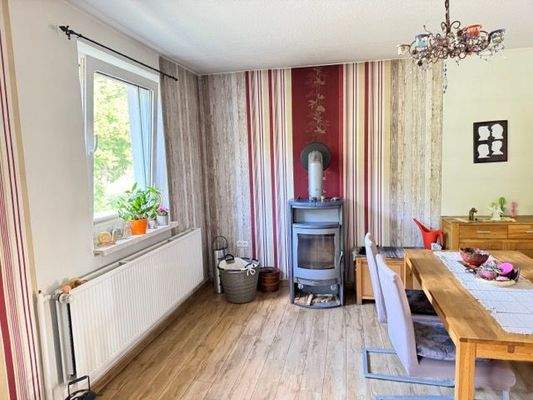 Wohnzimmer mit Kamin.jpeg