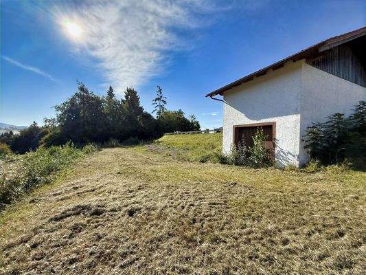 Baugrundstück mit Garage