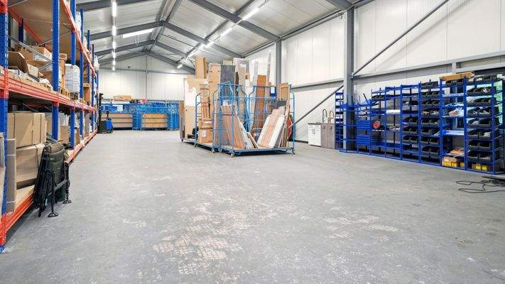 Vorderer Hallenbereich