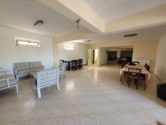 Kreta, Argouli: Zweistöckiges Haus mit Keller zu verkaufen