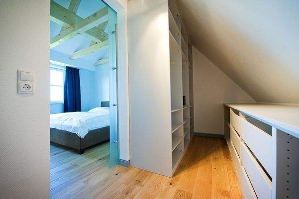 mit begehbarem Kleiderschrank OG