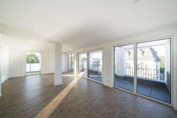 Wohnen mit Zugang zur Terrasse 1+ 2