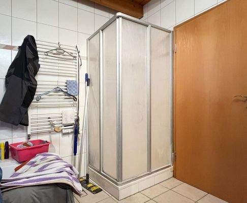 ...mit Wanne und Dusche 