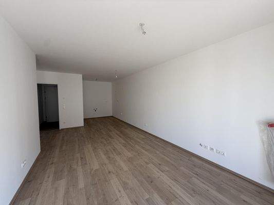 Haus_1_Top_2_Wohnbereich_mit_Blick_auf_die_Küche