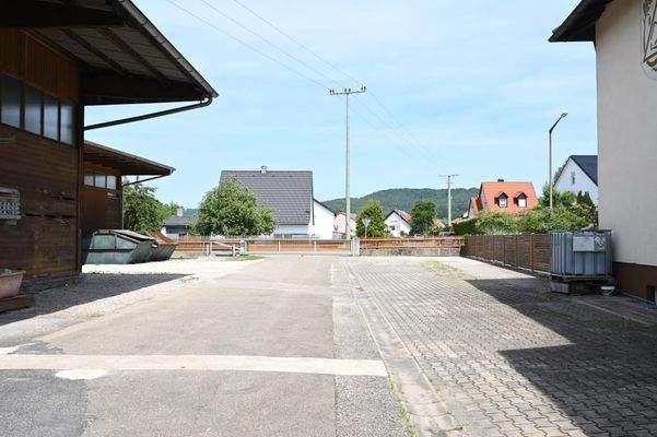 Betriebshof mit Ausfahrt