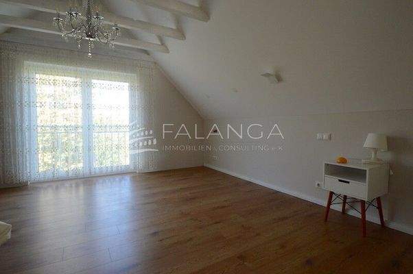 Helles Schlafzimmer DG