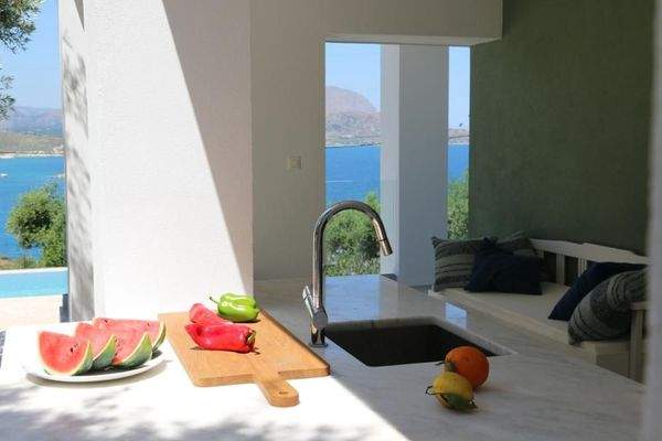 Kreta, Plaka: 2 Luxusvillen mit Tennisplatz, Olivenhain und atemberaubendem Meerblick zu verkaufen