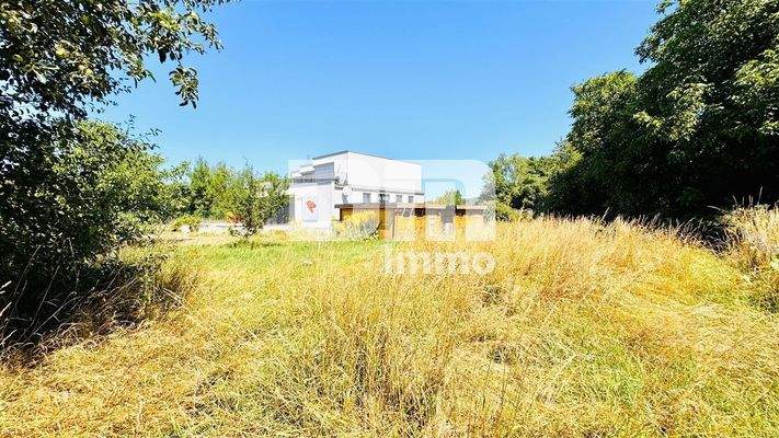 Großes Grundstück mit Baufenster