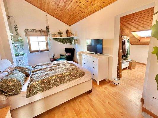 Schlafzimmer mit Ankleidezimmer - Dachgeschoss