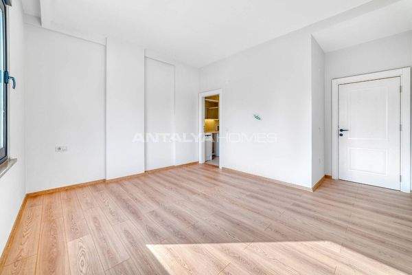 New Real Estate in a Complex with Swimming Pool in Alanya