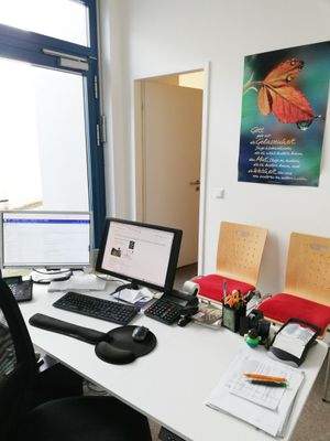 Büroraum-02 mit Tür zu Büro-03