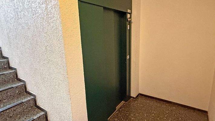 Aufzug - Treppenhaus