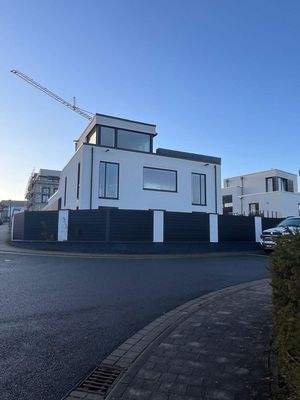 Straßenblick auf Frontseite