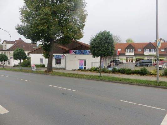 Eckladenlokal mit Strassenblick.JPG