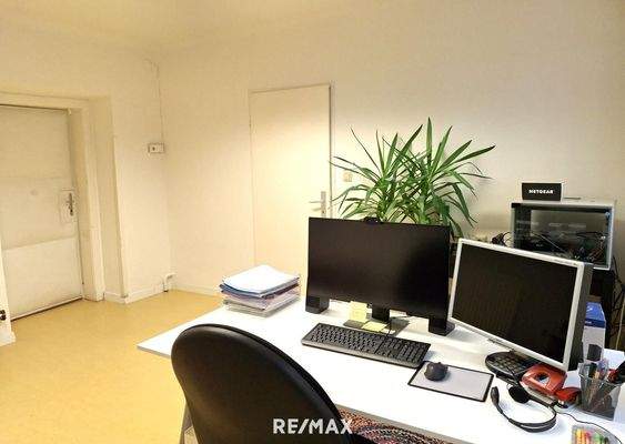 Büro Straßenseitig