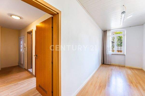 Arbeits- oder Wohnzimmer