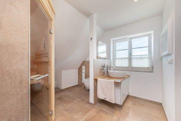 Hauptbadezimmer im OG mit Sauna 