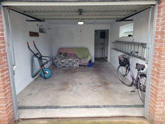 Garage mit Torantrieb