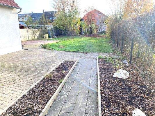 umzäuntes Gartengrundstück.jpg