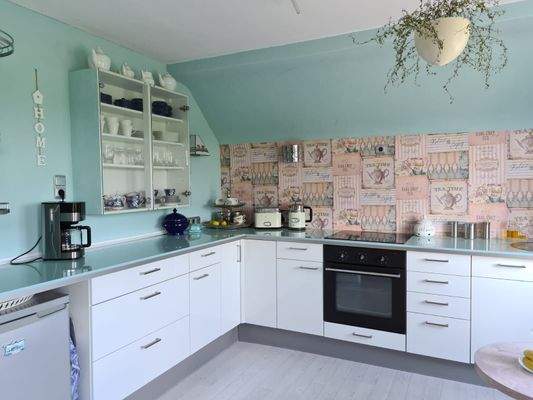 Küche mit Einbauküche DG