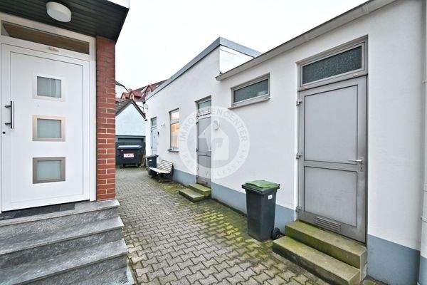 Rückseite Tankstellengebäude + Nebeneingang Wohnhaus