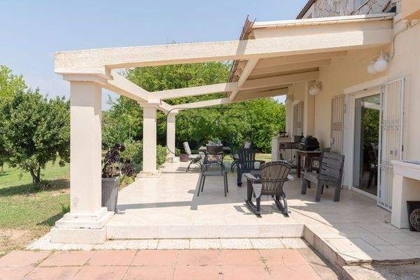 Prestige-Immobilie mit Gästehaus und weitläufigem Grundstück im Süden Sardiniens