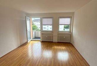 Geräumiges Wohnzimmer