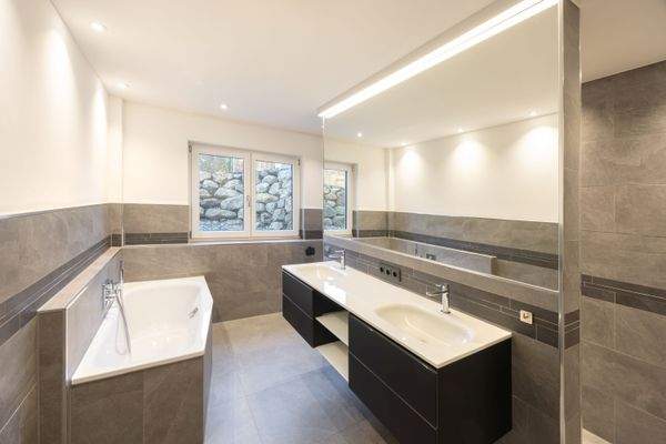 Großes Bad im Untergeschoss