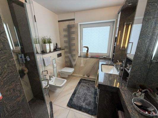 Badezimmer im Erdgeschoss