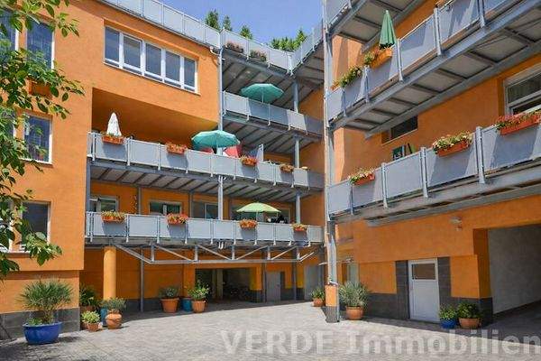 Südansicht mit Innenhof