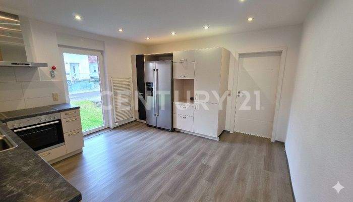 Gegenseite der Küche mit Zugang zum möglichen Balkon