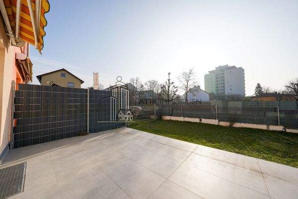 Terrasse mit Gartenbereich