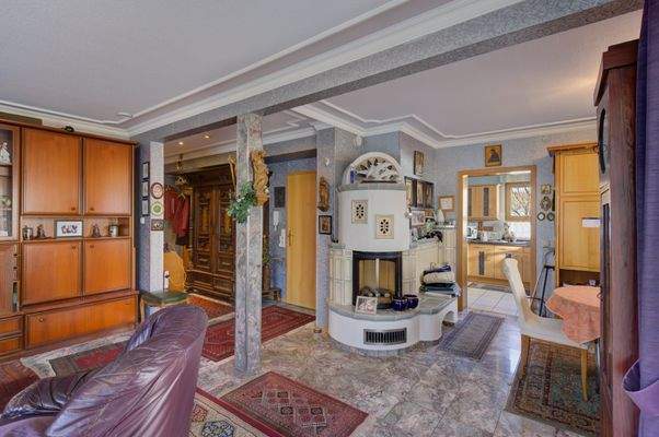 Wohn-Essbereich mit Blick in die Küche