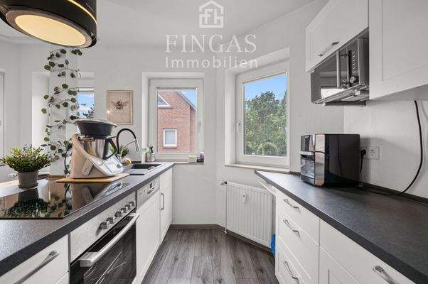 Einbauküche mit Kochinsel