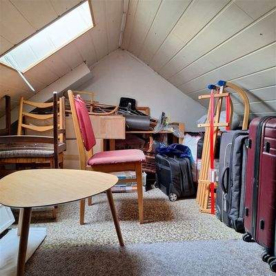 Spitzboden mit Dachfenster