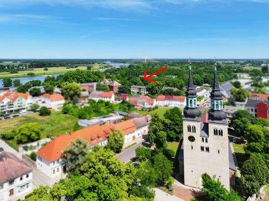 Blick zur neuen Elbbruecke