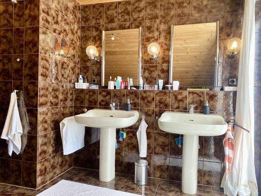 Doppelwaschbecken im DG