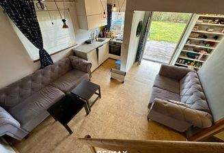 Küche mit Wohnbereich