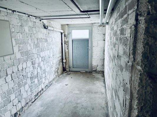 Woortstraße 63 KG - Kellerausgang