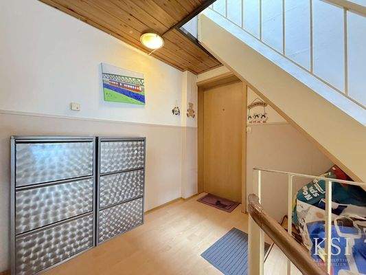 DG links - Wohnungstür