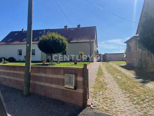 Neue Einfriedungsmauer