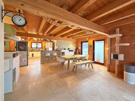 Essbereich mit offener Küche