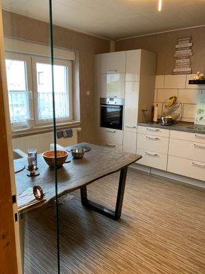 Küche mit Einbauküche