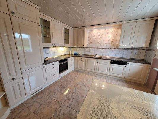 EG schöne, große Küche