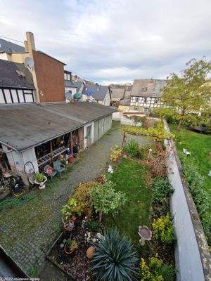 Mehrfamilienhaus mit Ladenlokal, Garagen und Garten zentral in Koblenz