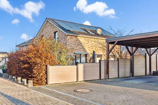 Einfahrt Seitenstraße / PV