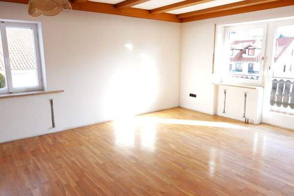 Wohnzimmer mit Zugang Balkon.JPG