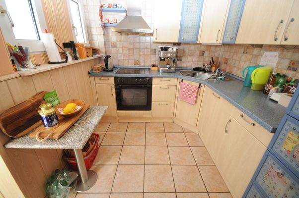 Küche m. Ausg. i.d. Garten