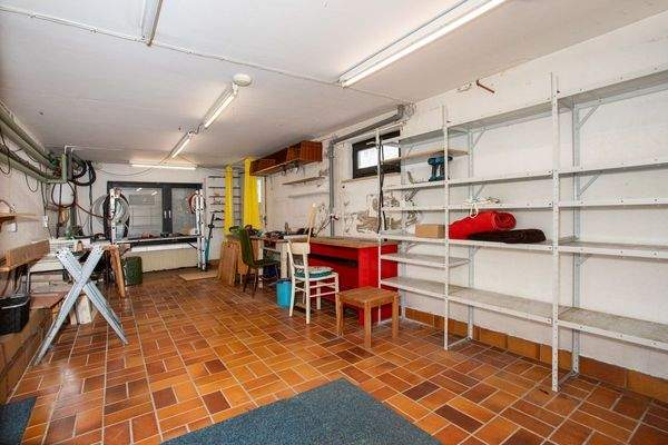 Großer Mehrzweckraum im UG mit separatem Zugang