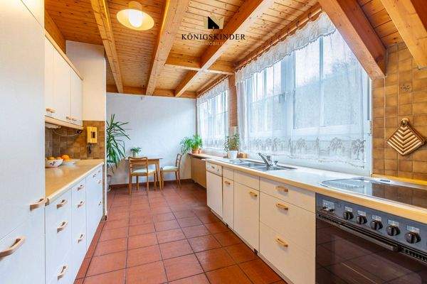 Küche mit Blick auf Essplatz DG 1